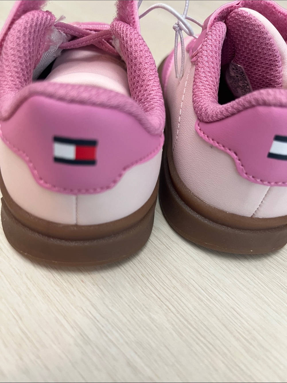 New Tommy Hilfiger Girls' Pink Velcro & Lace Low-Top Sneakers - Picture 5 of 7